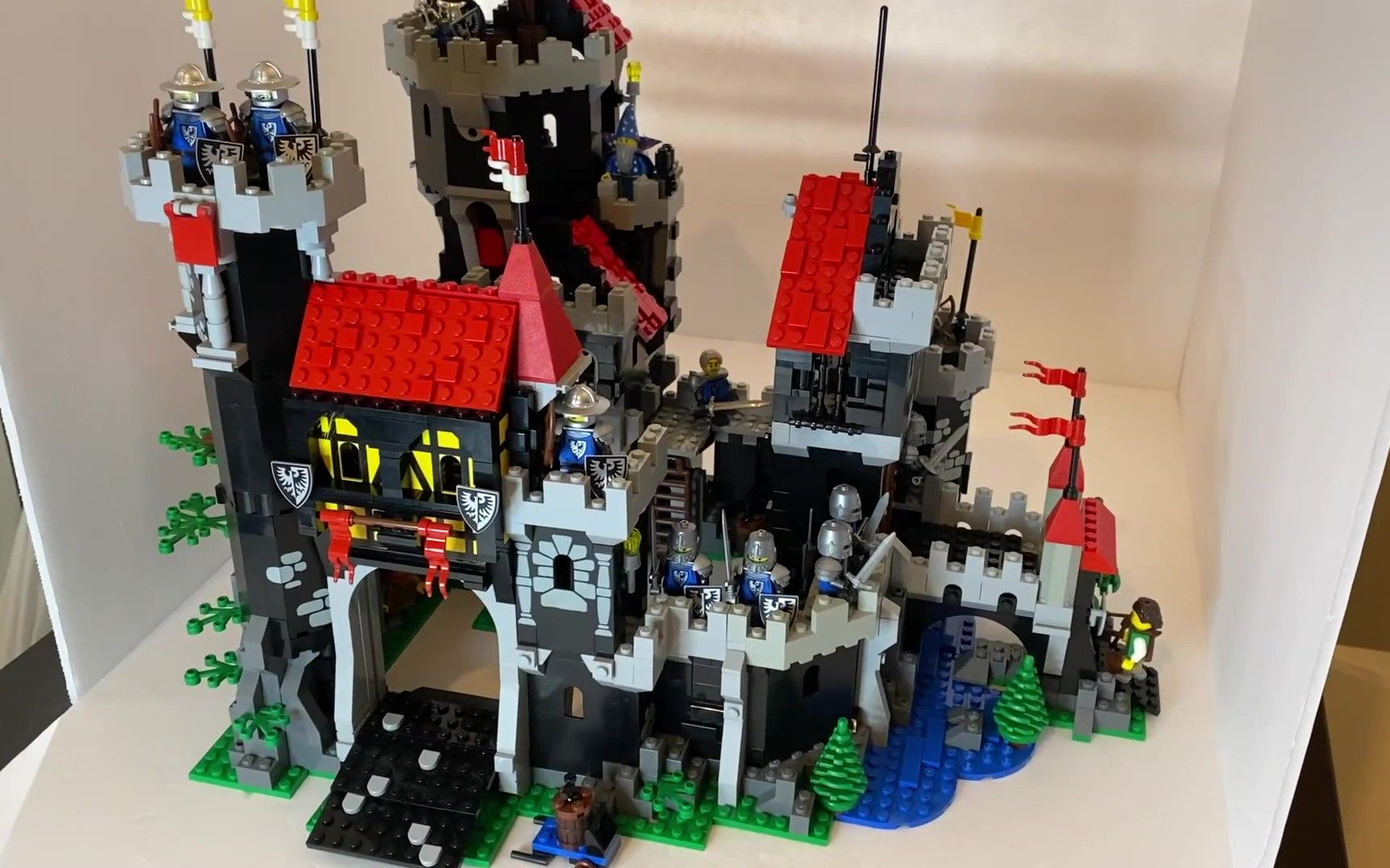 这是有史以来最好的定制新古典主义乐高城堡moc吗?