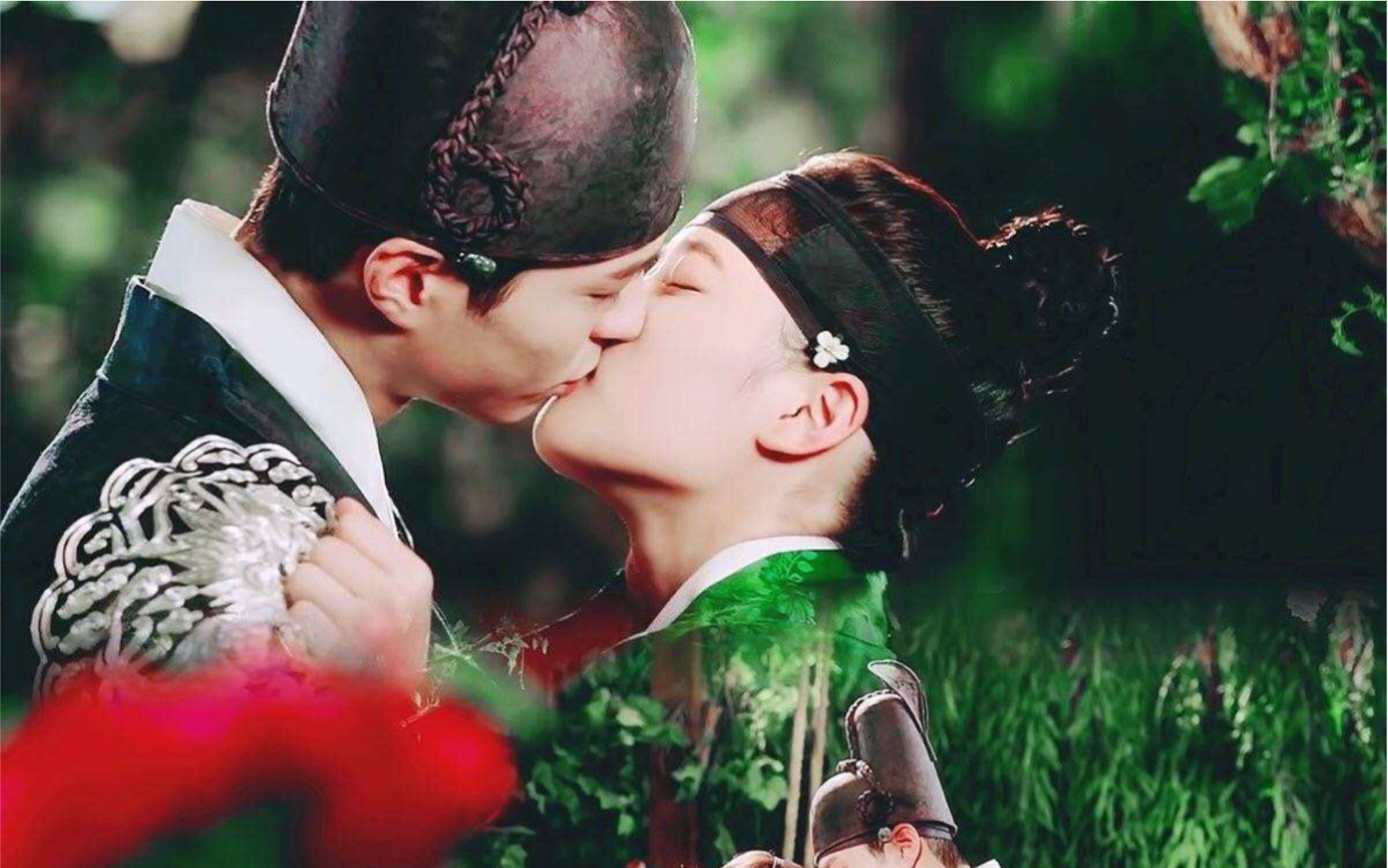 朴宝剑金裕贞云画的月光缘分的开始