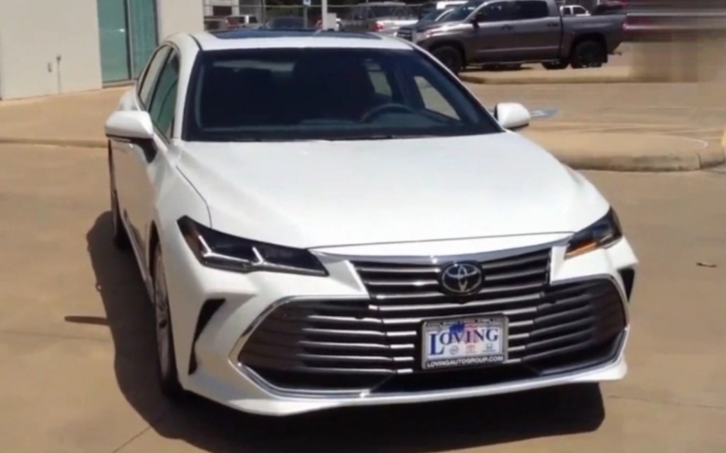 海外版丰田亚洲龙鱼骨大灯展示