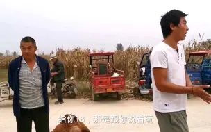 Descargar video: 集市一只山羊大姐要3200，价格贵吗？看羊贩子给多少钱一斤