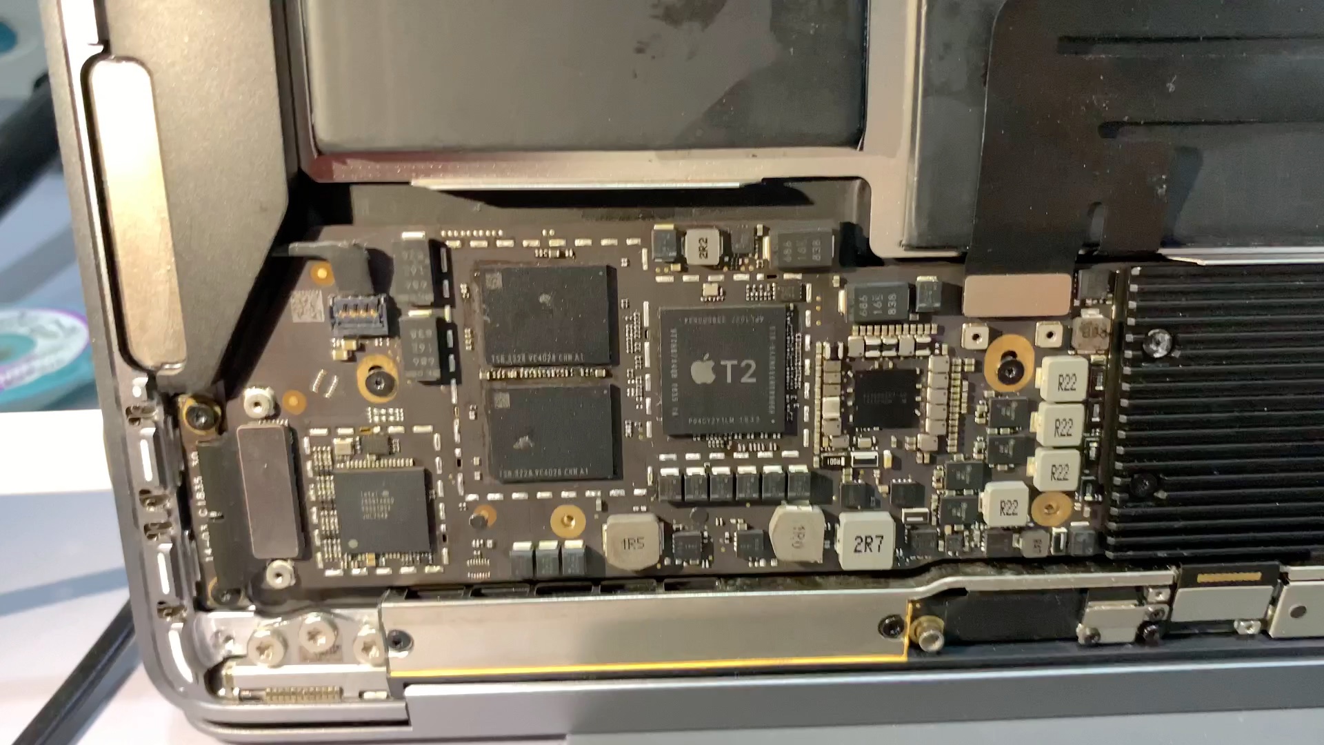 macbook air a1932进水损坏更换cpu和t2完美修复