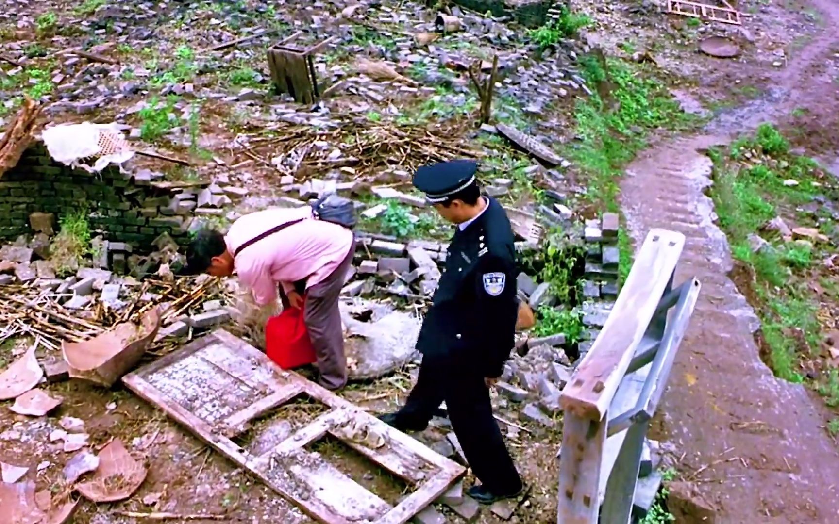 民工「千里背尸」送好友友落叶归根