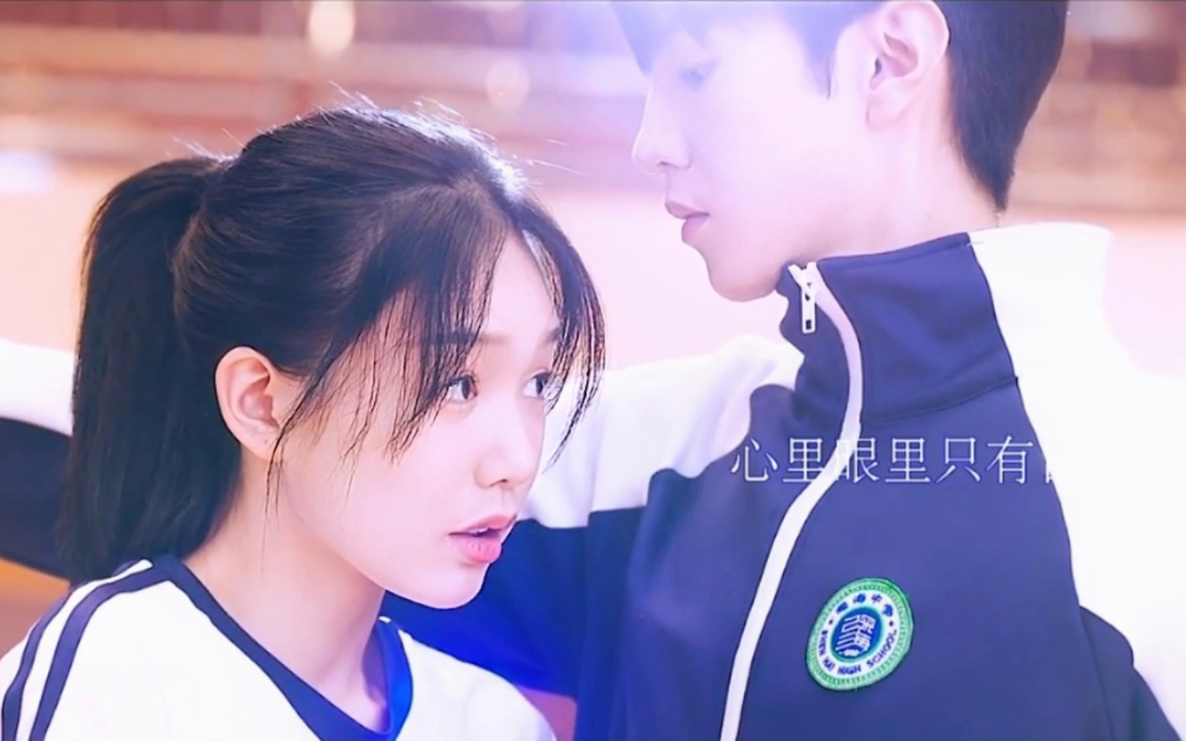 丁羡被同桌欺负,周斯越看在眼里,疼在心里02"暗格里的秘密0202"