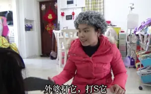 Descargar video: 当娃摔跤时，妈妈的反应VS外婆的反应