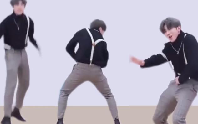 进来看蔡徐坤 铁山靠 捂裆摆 跳跃