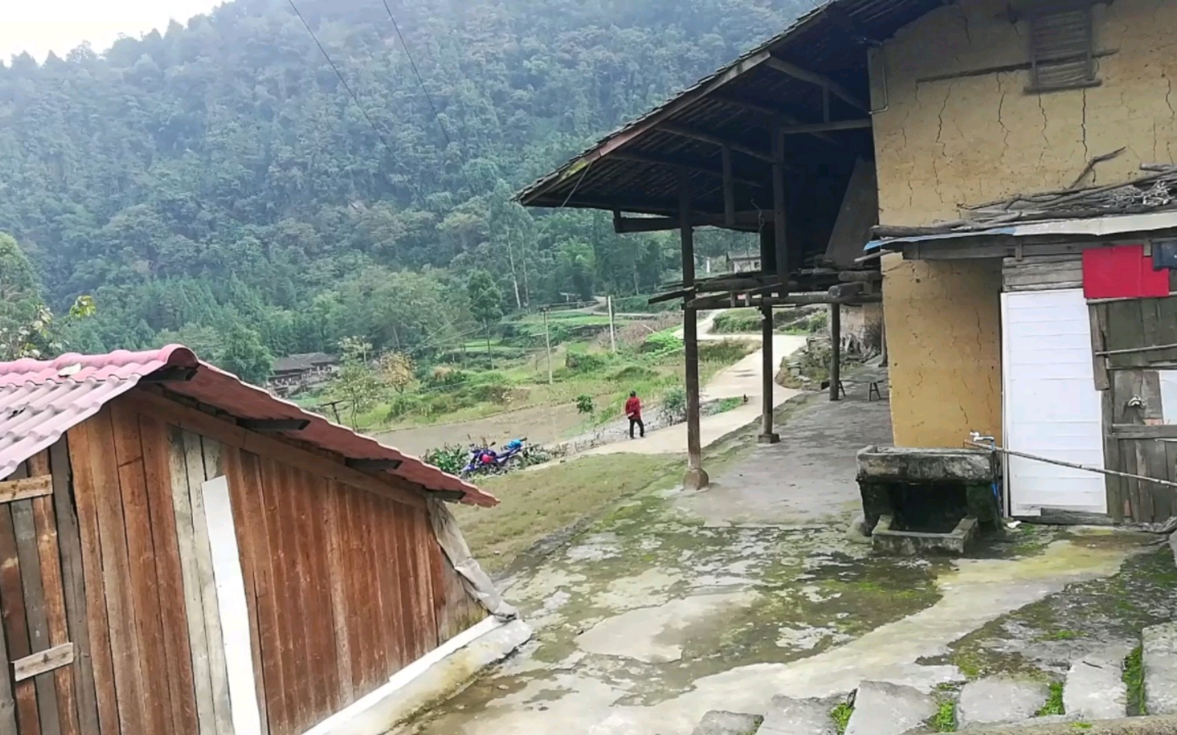 走進大四川鄰水山區,來看看大山深處農村生活,這樣的老房子不多見了!