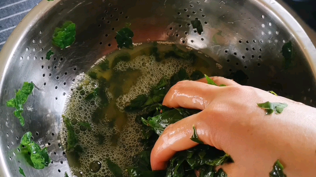 自制木槿叶洗发水 二个月后看效果_哔哩哔哩 (゜-゜)つロ 干杯~-bili