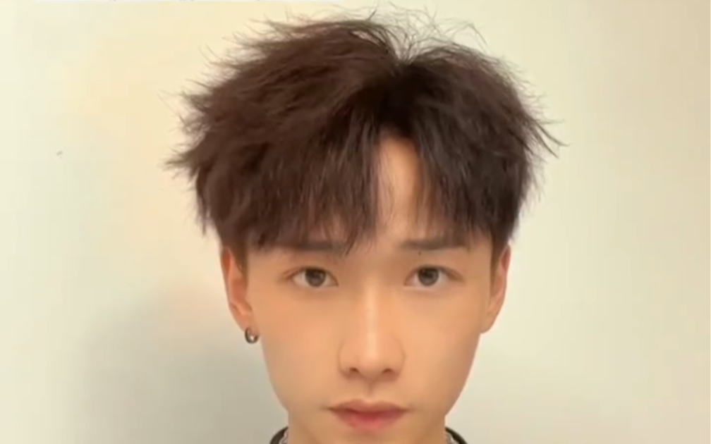 少爷这个少年感漫画发型新年一点要学会!摆脱细软塌!