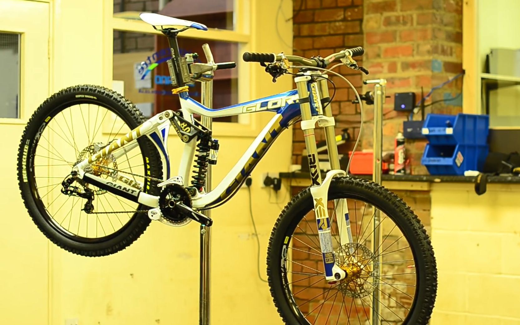 【山地车组装(86)】2012 giant glory