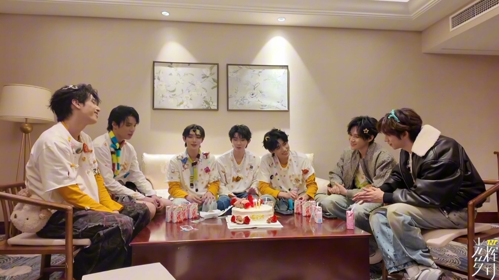 张哥模仿浩翔“come let's party”这段真的好可爱 浩翔的反应也好可爱哈哈哈