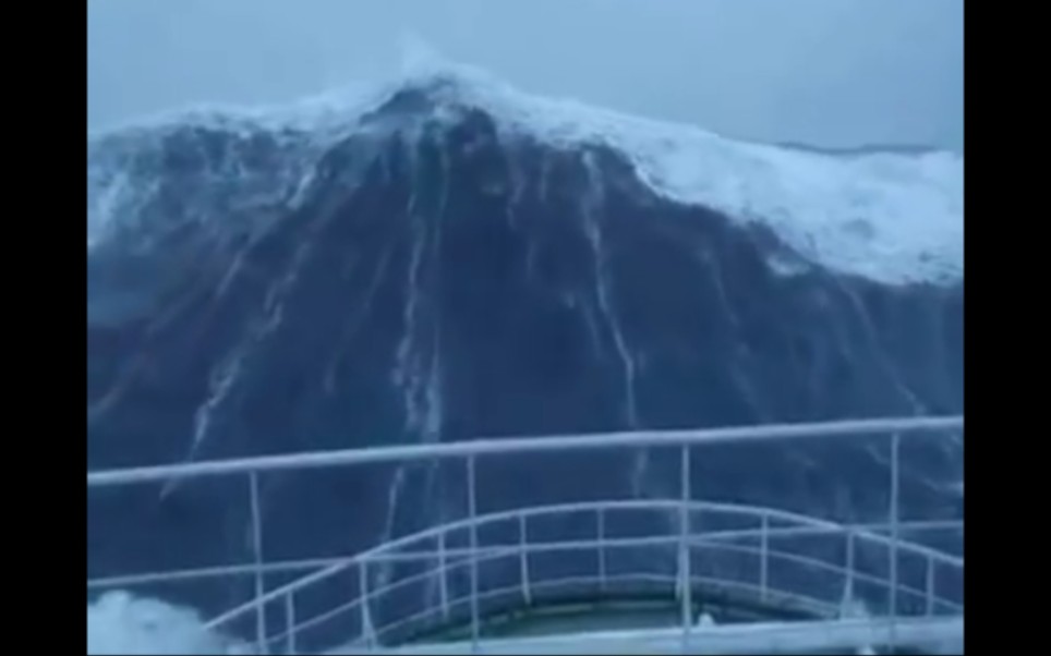 北欧海怪原产地!英国北海海面掀起滔天巨浪 瞬间淹没船头哔哩哔哩bilibili