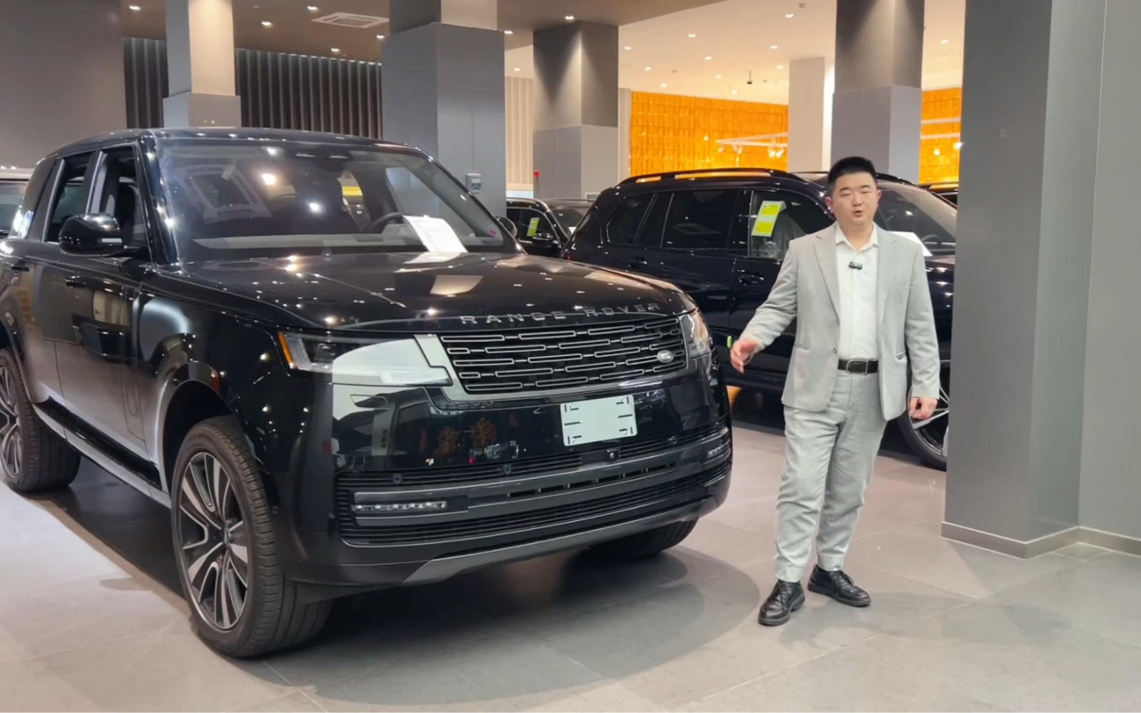 路虎是一台适合男人女人都可以开的车,谁开都霸气,高贵优雅的代表