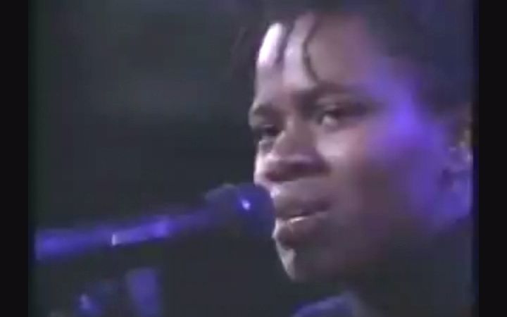 [图]【格莱美现场】Tracy Chapman - Fast Car (Live 1989 Grammy)