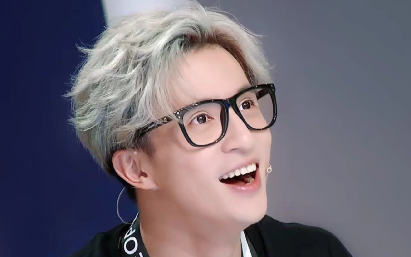 这个快四十的男人这么可以这么可爱!薛之谦才三岁吧!不能再多啦!