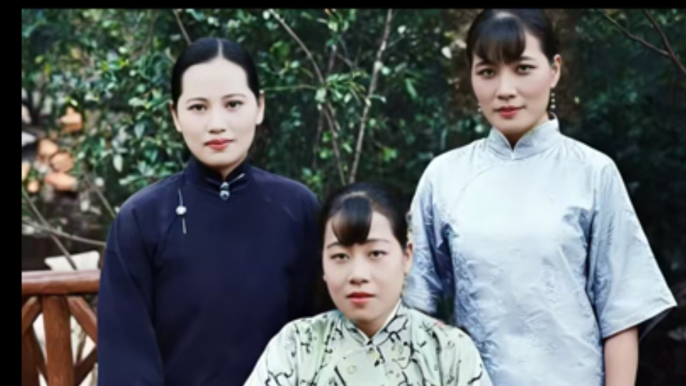 1929年,宋氏三姐妹留影,温婉如玉,即便没有美颜也气质绝伦