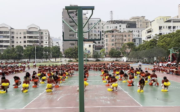 东莞市长安中学2021届集体舞比赛高一(12)班哔哩哔哩bilibili