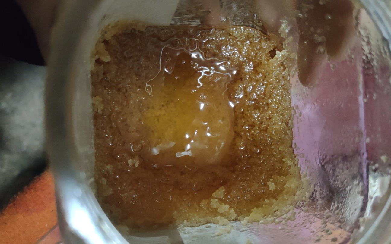 蜂蜜放久了全是白色结晶正常吗(蜂蜜放久了有白色沉淀物) 蜂蜜放久了全是白色结晶正常吗(蜂蜜放久了有白色沉淀物)