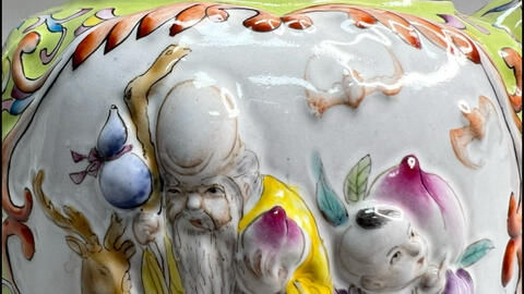 艺术品收藏今日分享清光绪年间储秀宫用紫砂胎珐琅彩紫砂壶，壶身开光 
