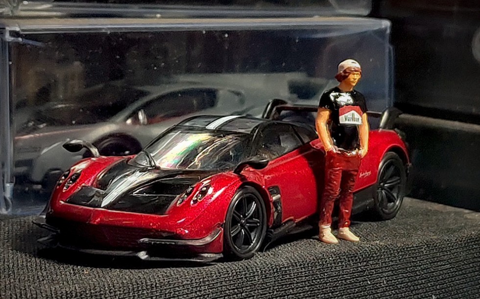 【车库剪影】1/64 711帕加尼风神车模【鉴赏】_哔哩哔哩_bilibili