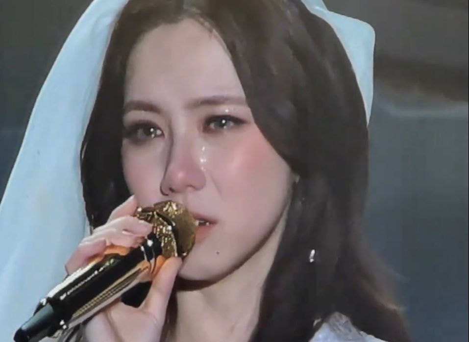 不是,邓紫棋你是真哭啊!