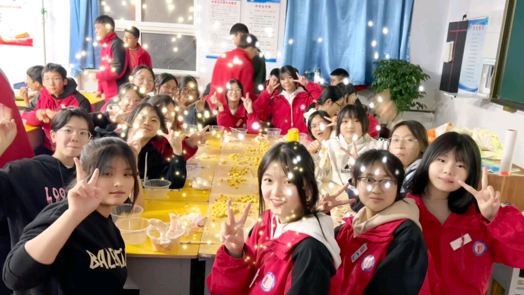 衡水市汇龙中学高中部在学校吃到自己包的饺子,是种啥子体验