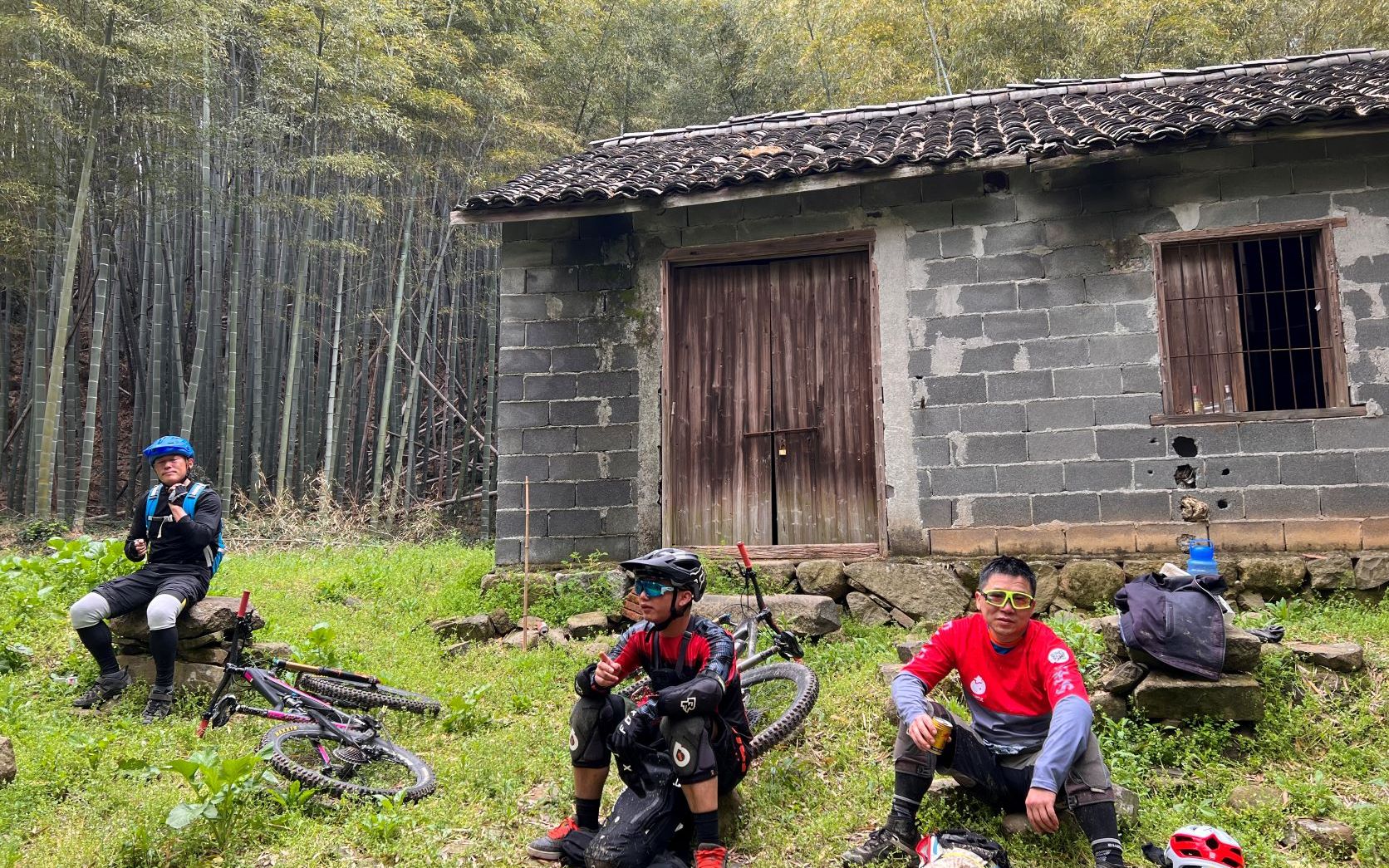 [图]6小时的翻山越岭，只为这10分钟的下坡。这就是山地车的魅力！