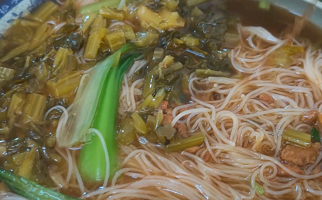 午饭专属美食之咸菜汤米面_哔哩哔哩_bilibili