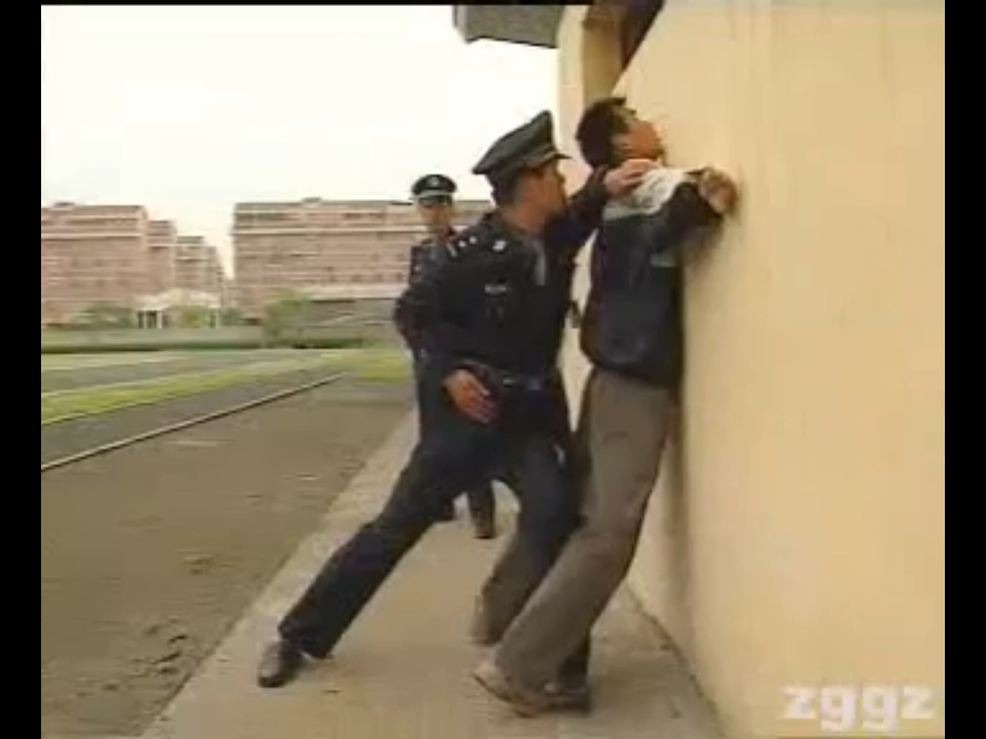 站立搜身