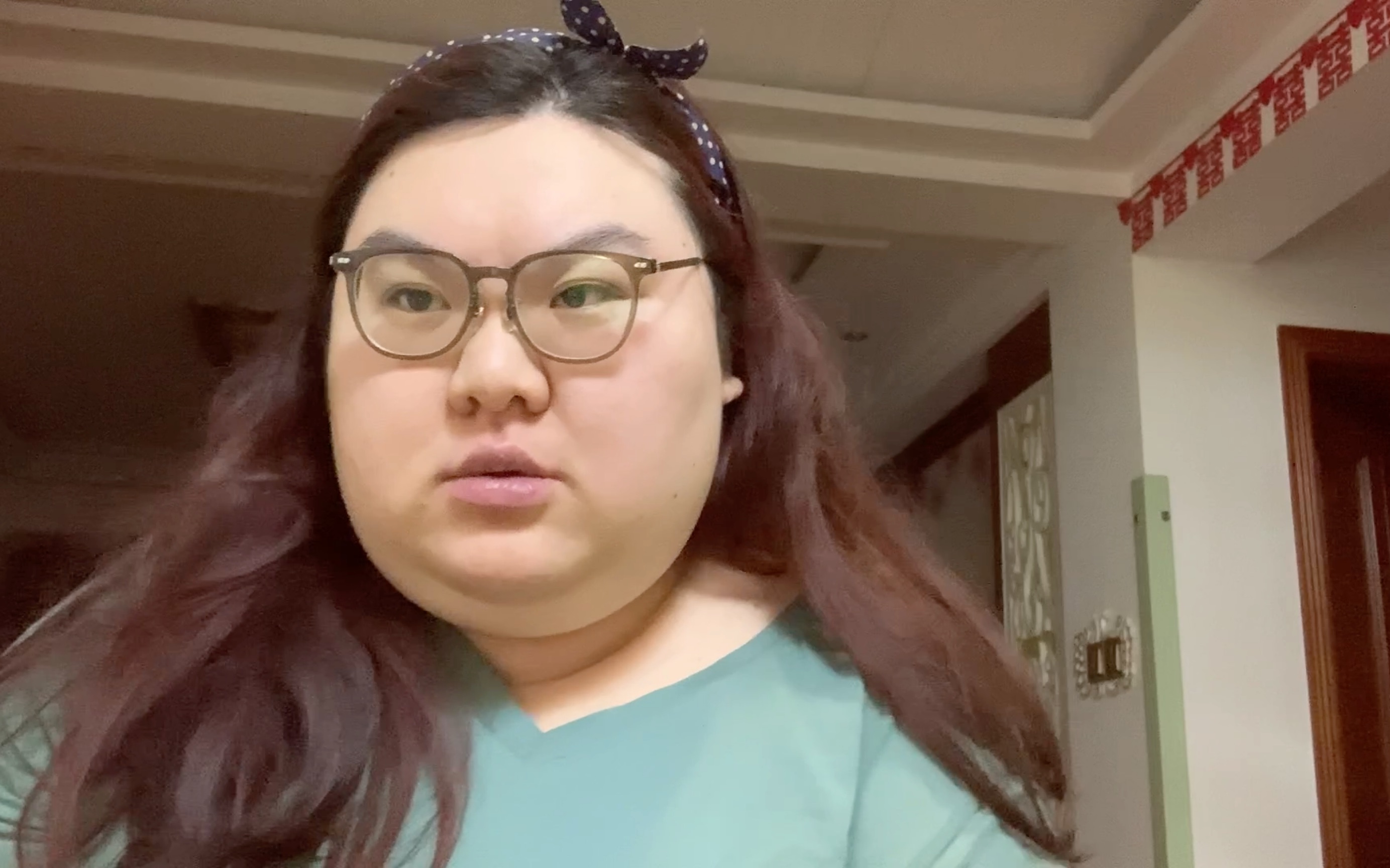 260斤胖妹为了减肥节食,早上一盒奶晚上忍不住吃饼碎碎念.