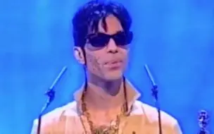 Télécharger la video: Prince最屌的领奖台词-1995经典演讲 BRIT Awards