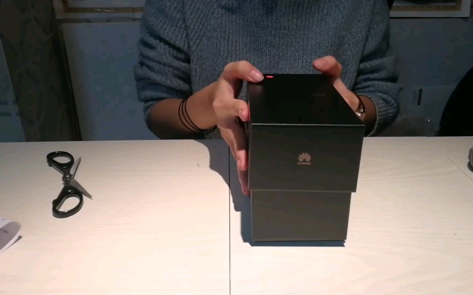 平民女孩掏空金库买入的华为mate30首批5g星空银开箱