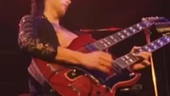Jimmy Page的这段禁曲Solo真是怎么都听不腻