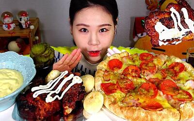 【fran卡妹】中字 开吃培根香肠披萨,芝士奶油麻球,烤鸡腿肉