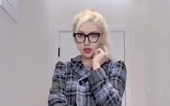 女主播听说天才小火龙公开男朋友照片了
