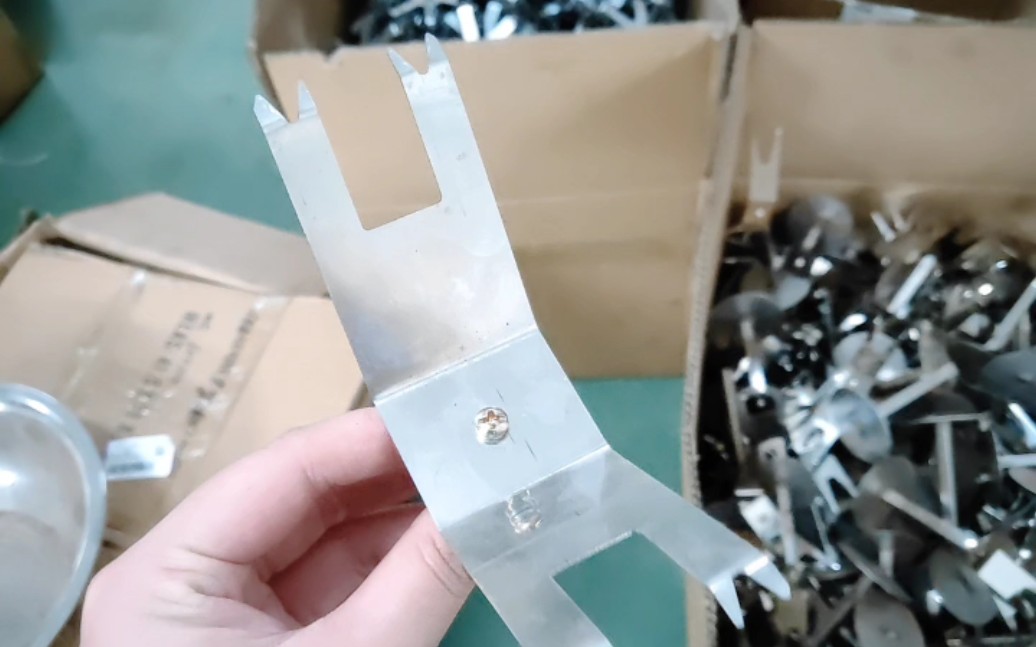 灯饰配件电镀加工表面处理流水线夹具 静电喷涂方管连接金属夹片内撑