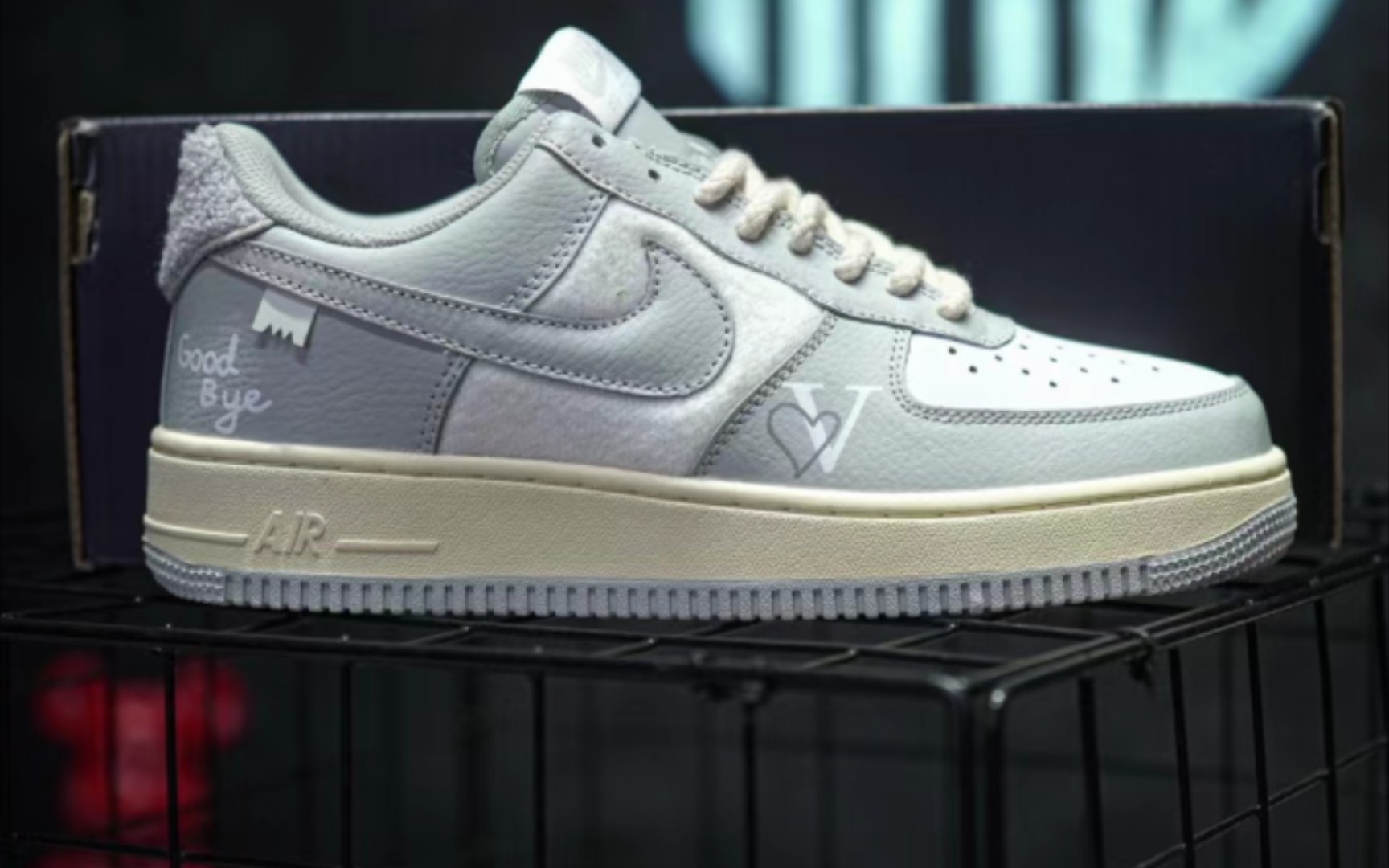 球鞋欣赏·运动鞋nk air force 1 low 灰白涂鸦_哔哩哔哩_bilibili