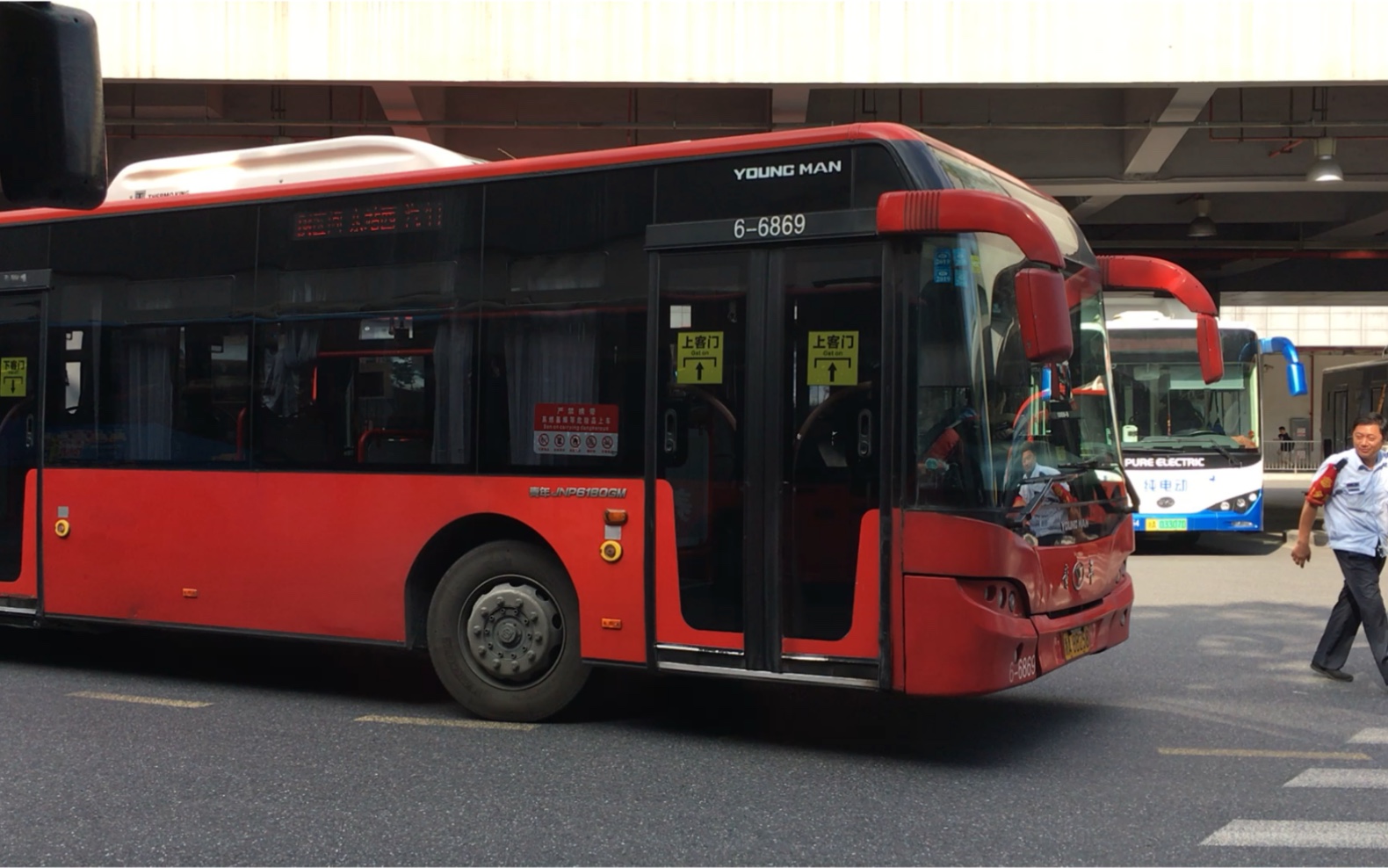 杭州公交 jnp6180gm b4路 6-6869