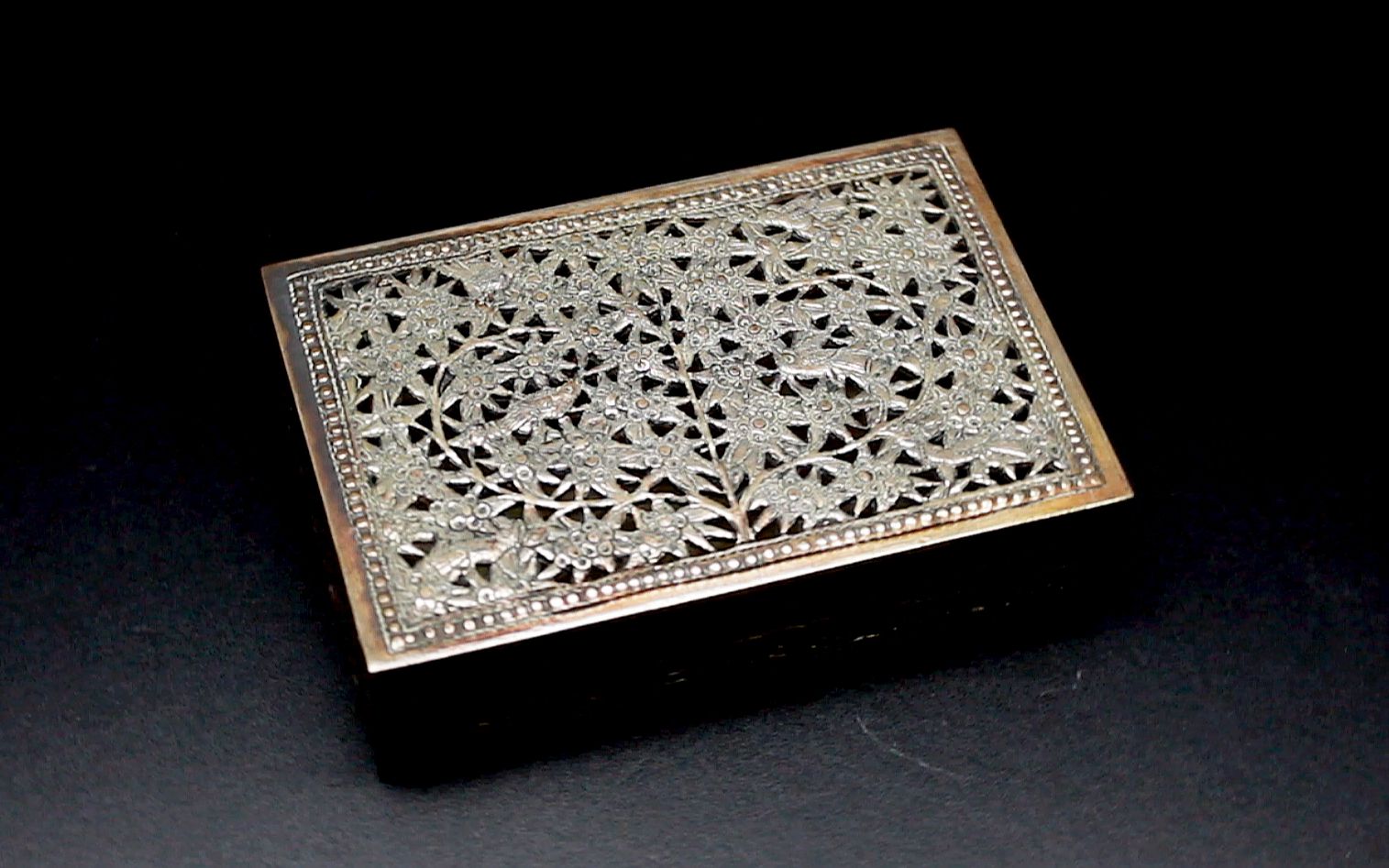 [柬埔寨藤蔓银首饰盒] 艺术视频由叶智荣教授拍摄及制