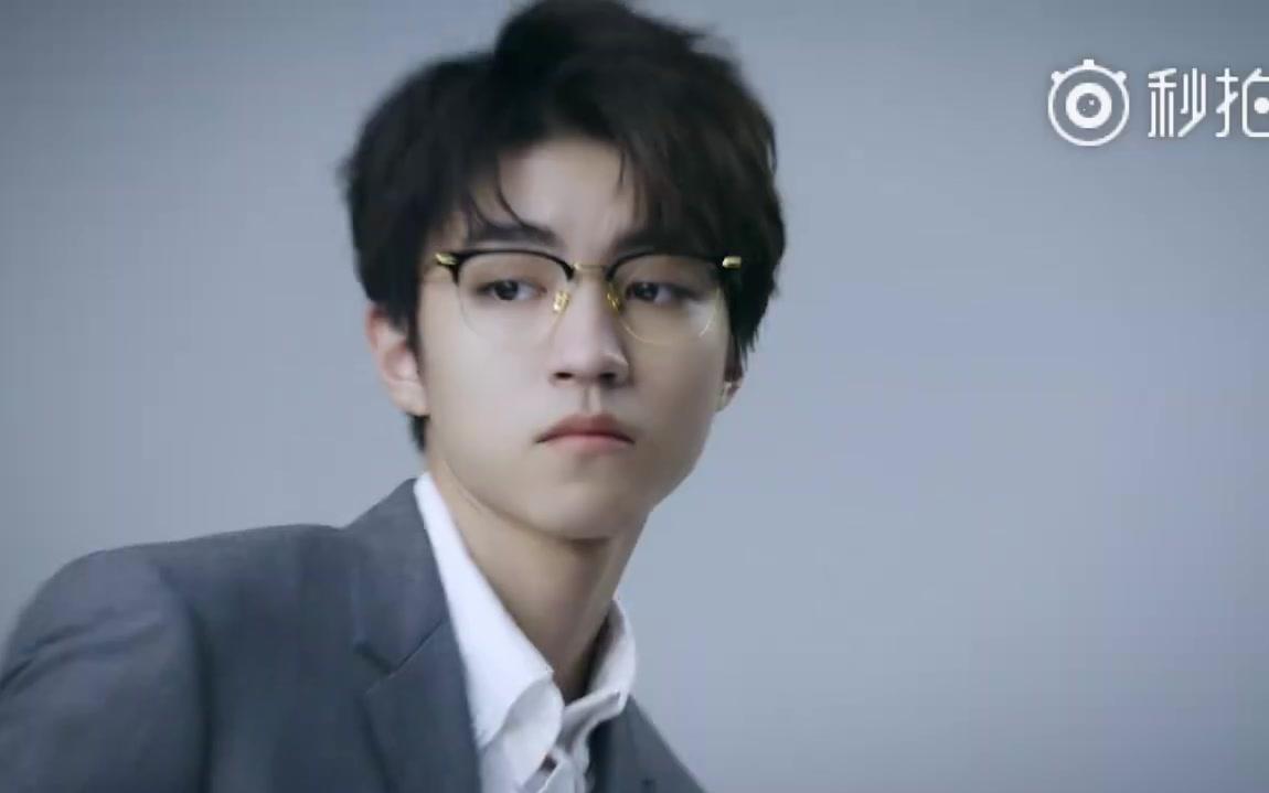 王俊凯暴龙眼镜追光之旅花絮