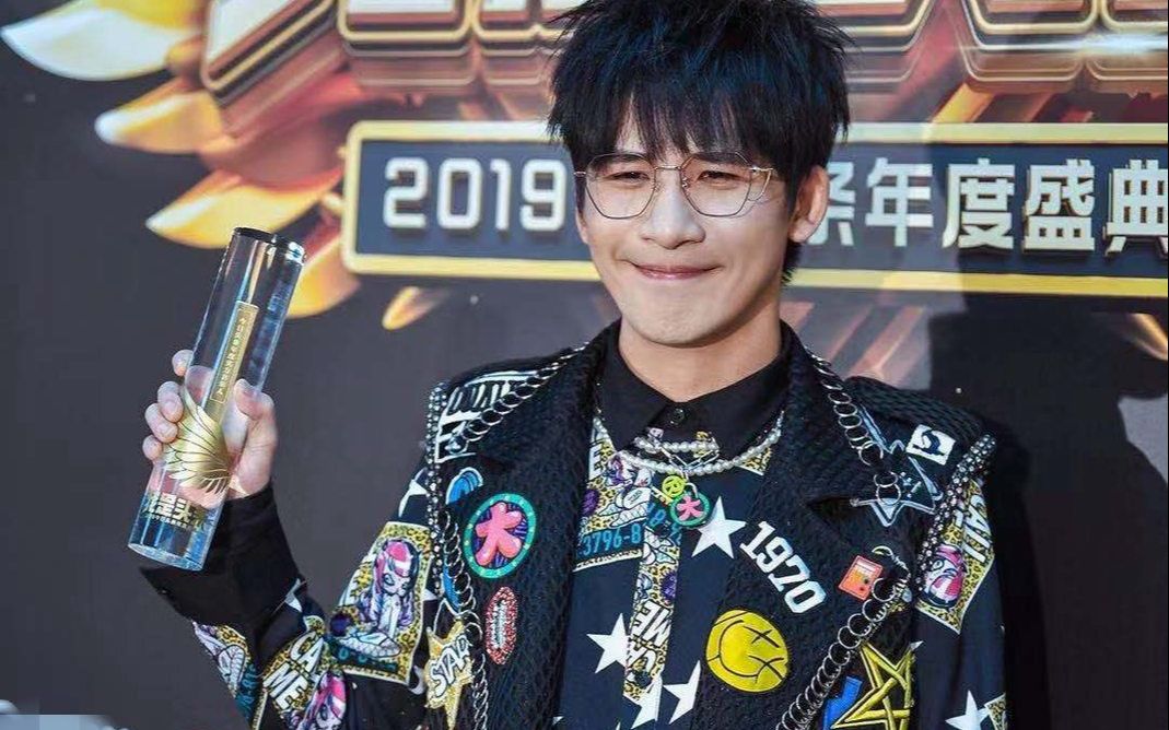 大张伟形容吴青峰像是一缕风刮过,刘昊然谈假期,张天爱称又酷又飒!