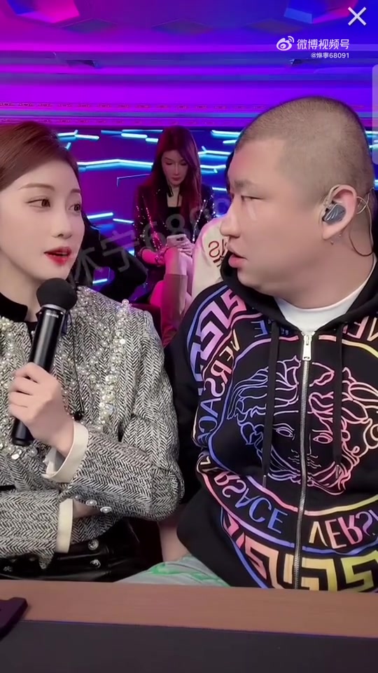 [浪]桐桐和二驴搞笑对话,内容不好翻译,你们自己听吧![笑cry]