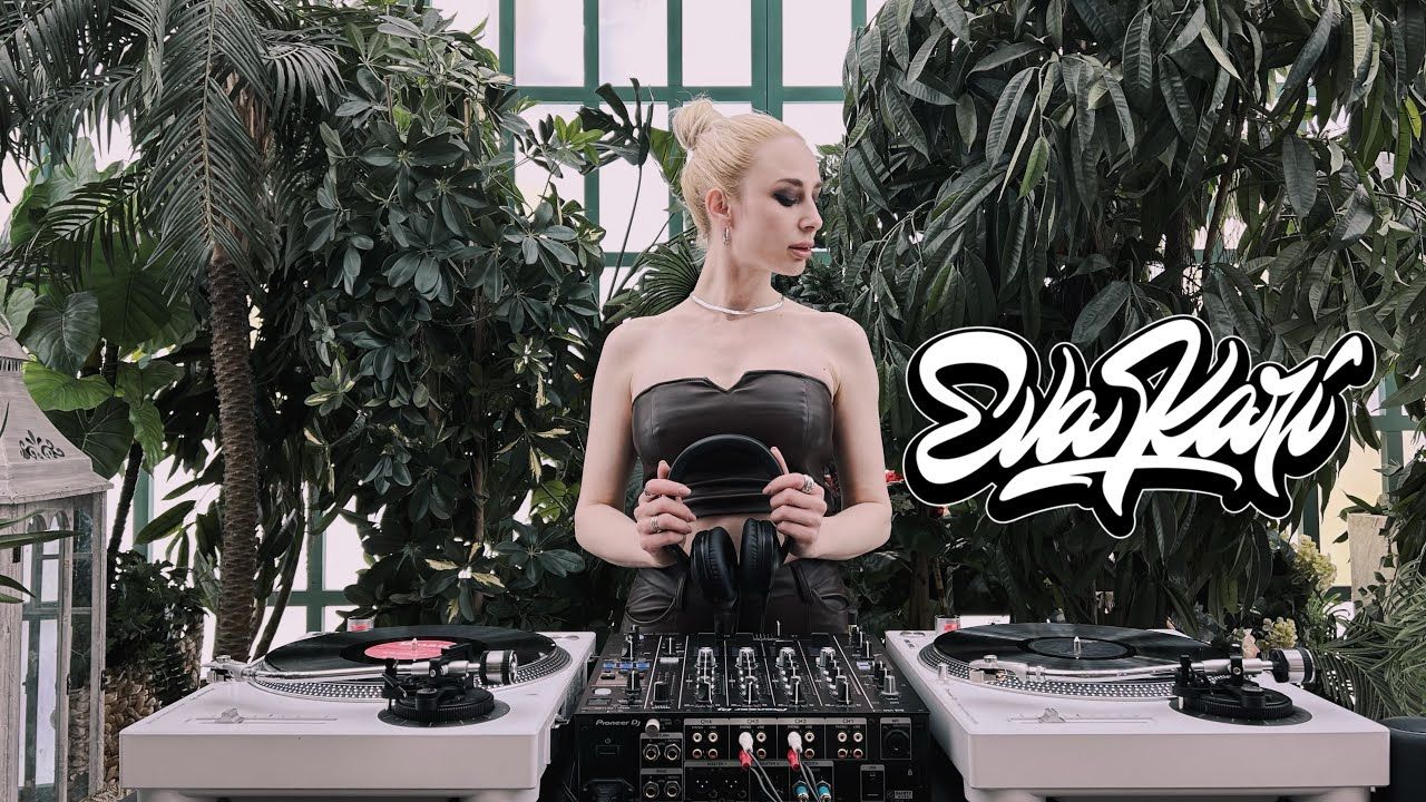 Eva Kari Vinyl House Old School Mix On The Turntable In The Garden