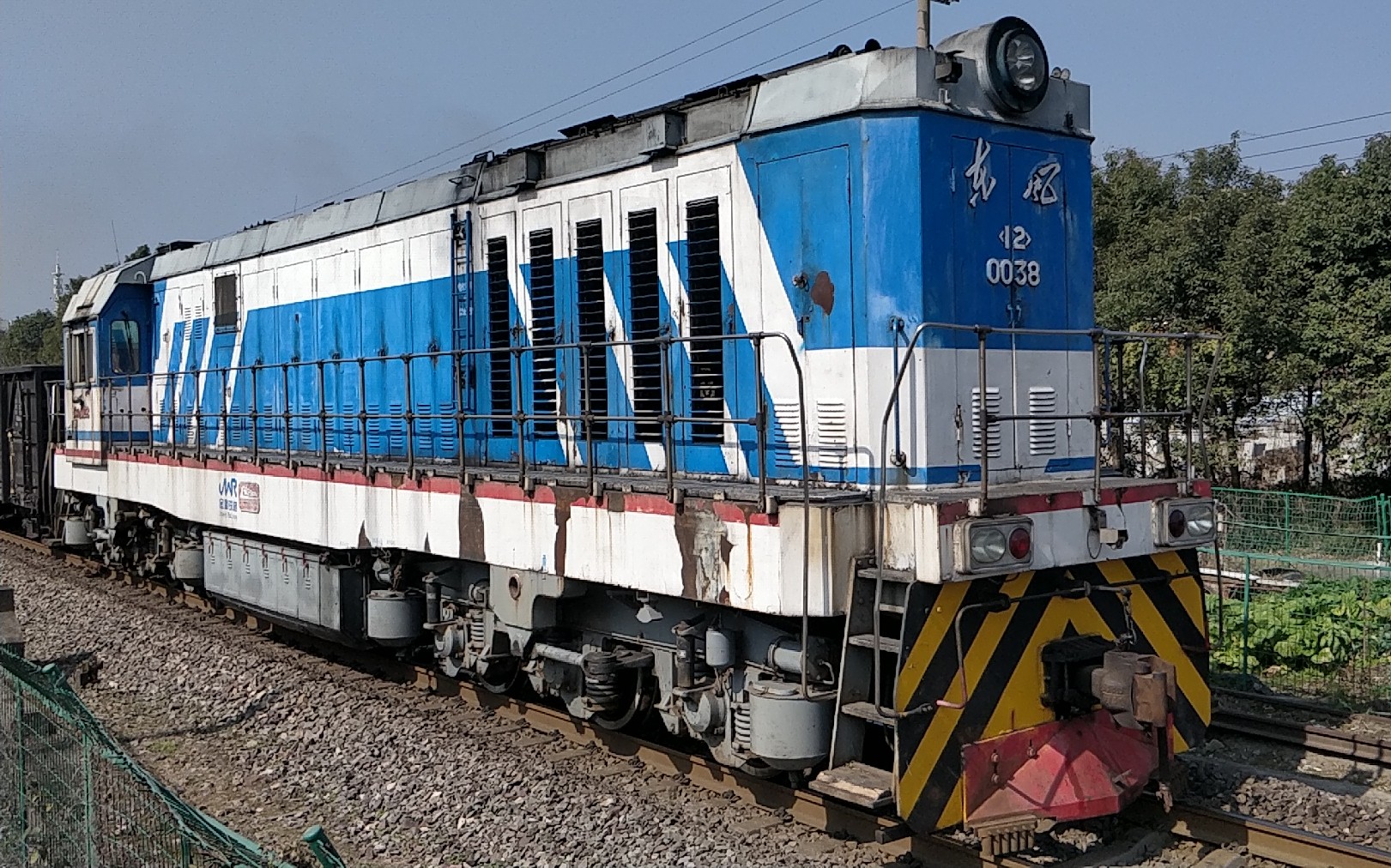 【铁路随拍(精选)】 土豪金温的df12 金温温段df12-0038牵引小运转货