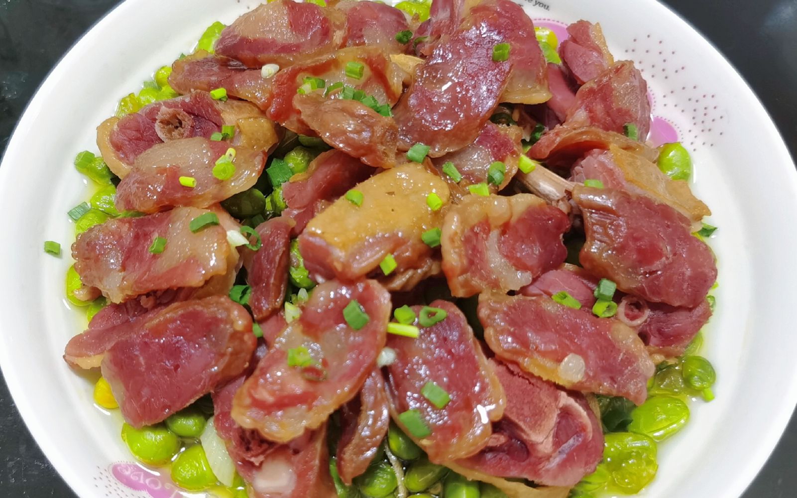 【腊味合蒸】腊肠和鸭腿的咸香配上毛豆米的清淡,真是完美的搭配