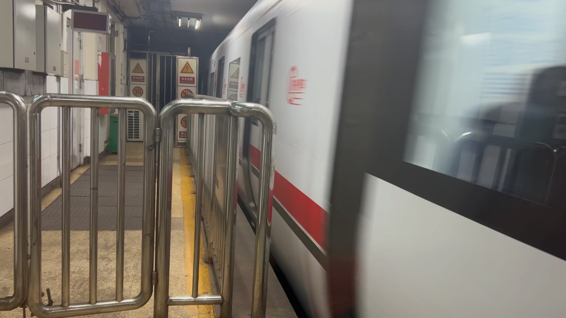 北京地铁1号线时光列车01037出木樨地站