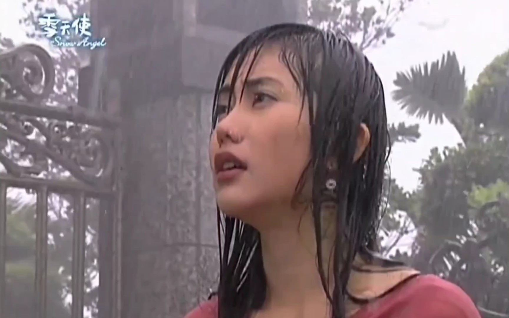 玛茜失手把雪桐纪腾的戒指弄掉 爱情偶像剧『雪天使』cut161