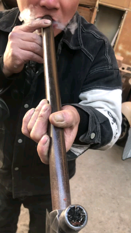 猎杀对决里的印第安烟斗投斧做出来了,真能抽烟[脱单doge]