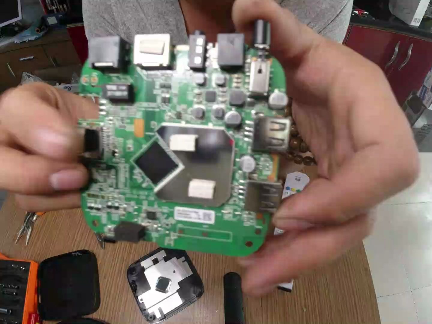 胡拆八拆第十五期华为机顶盒拆解