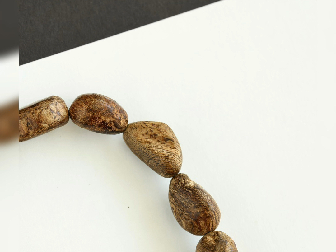 马泥涝沉香"随形"瘤疤手串