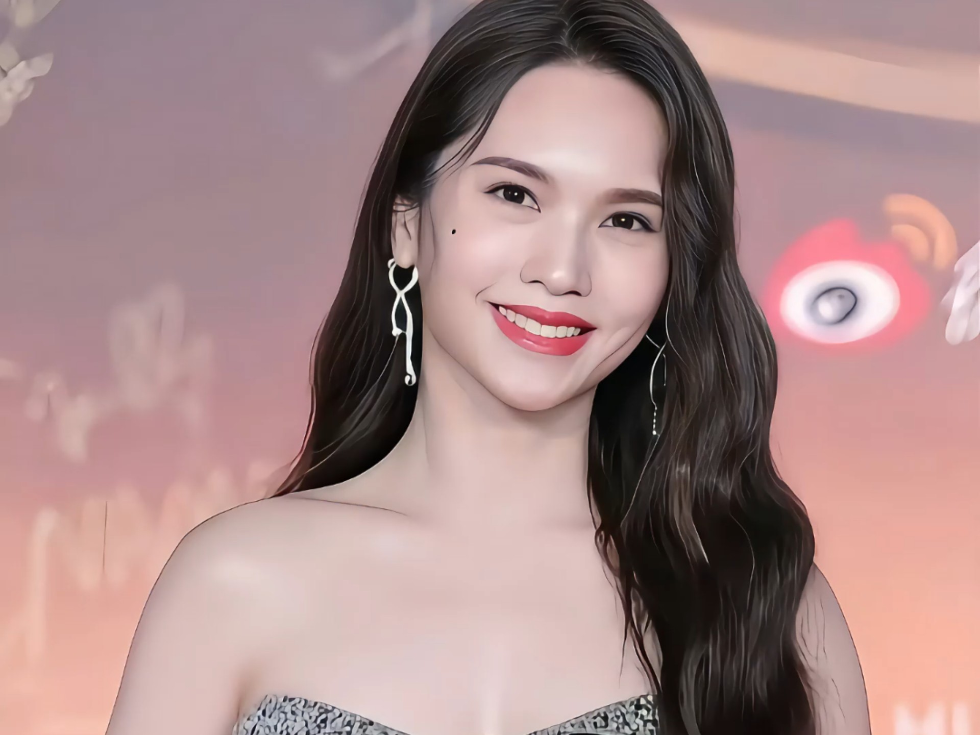 杨丞琳黑色抹胸长裙,优雅与自信魅力,简直就是冻龄女神